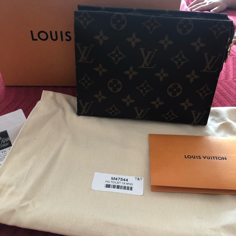 New Louis Vuitton Toiletry 19
